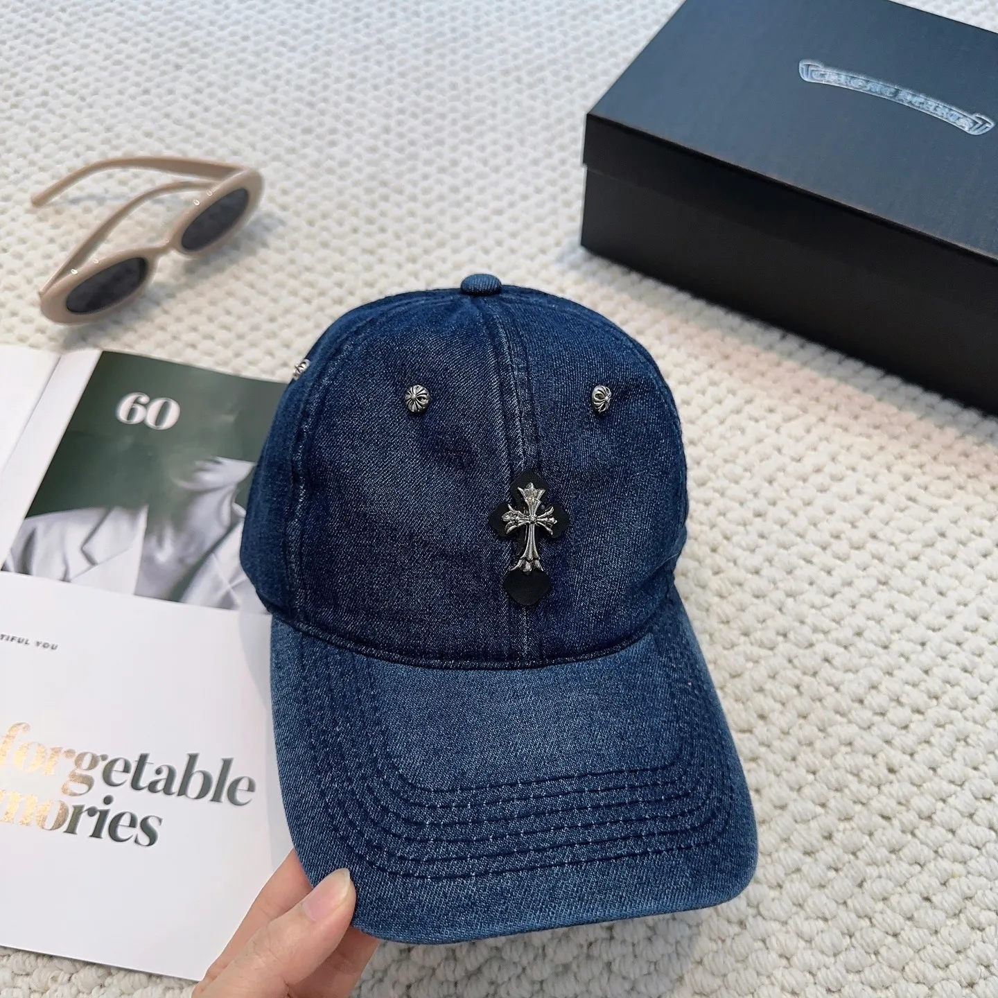 P60 Crow Heart 🆕🆕25 new washed denim baseball cap, personalized fashion classic cross logo, casual with a cool feeling, unisex style, same style for men and women! Very easy to match! Head circumference: 56-58cm is available